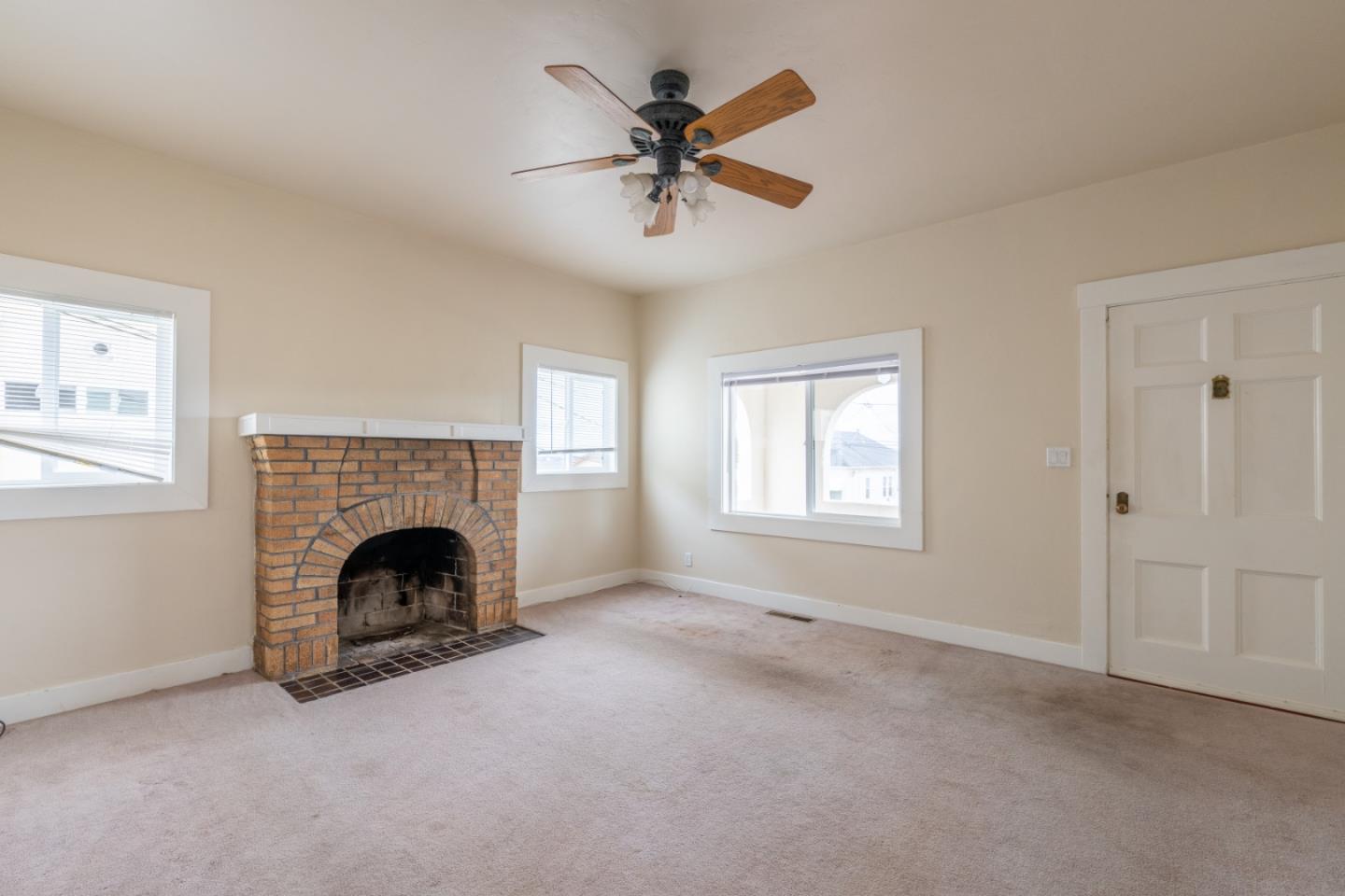 Detail Gallery Image 4 of 38 For 338 Watson St, Monterey,  CA 93940 - 5 Beds | 3/1 Baths