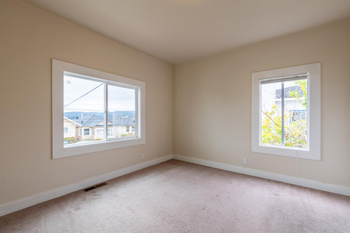 Detail Gallery Image 6 of 38 For 338 Watson St, Monterey,  CA 93940 - 5 Beds | 3/1 Baths