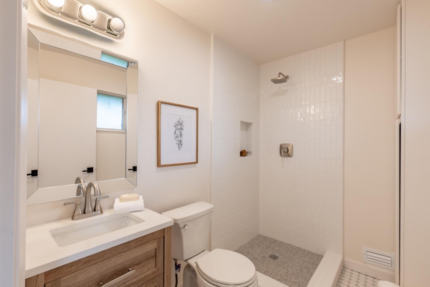 Detail Gallery Image 10 of 29 For 192 Hacienda Carmel, Carmel,  CA 93923 - 2 Beds | 2 Baths