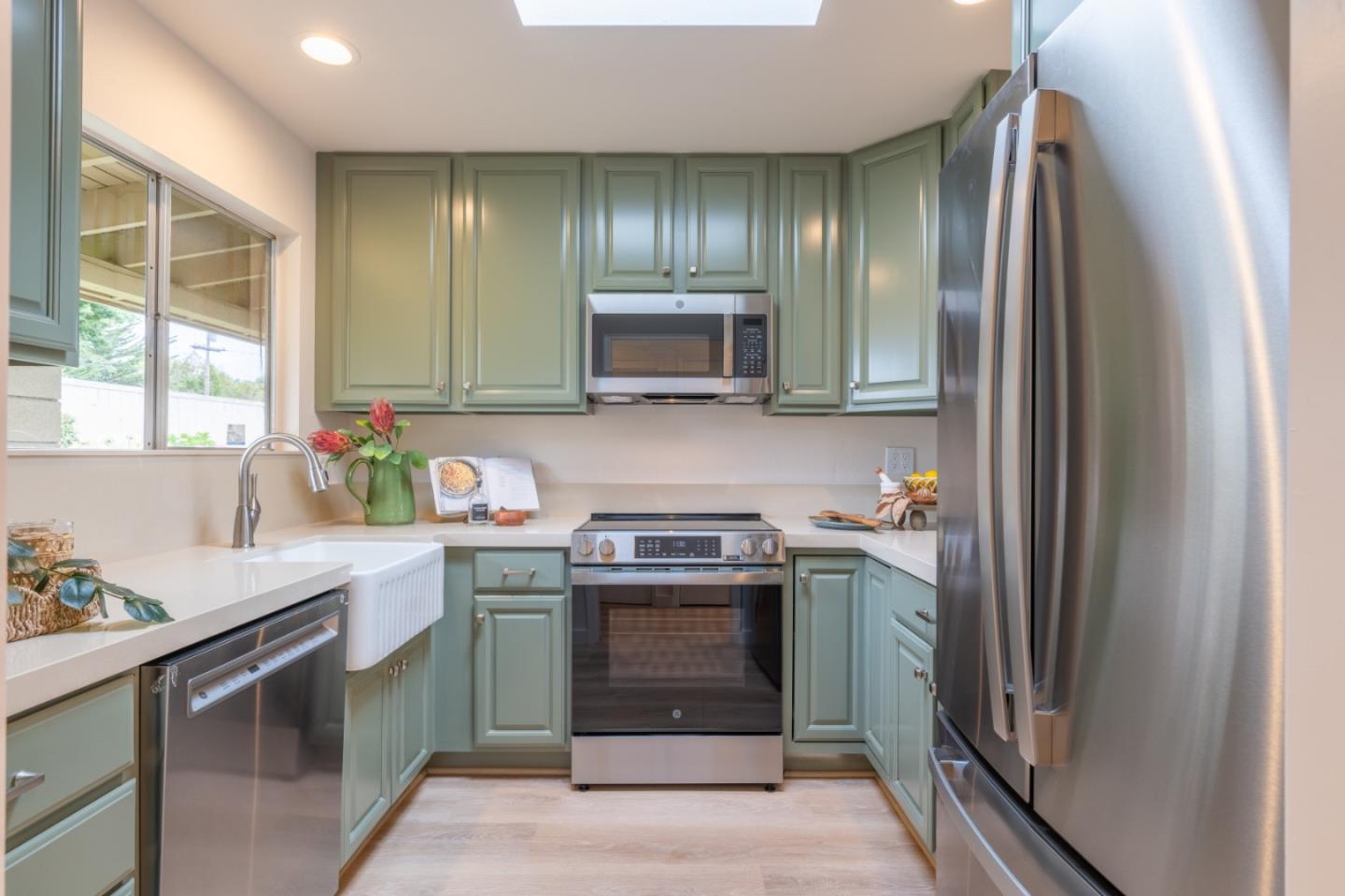 Detail Gallery Image 2 of 29 For 192 Hacienda Carmel, Carmel,  CA 93923 - 2 Beds | 2 Baths
