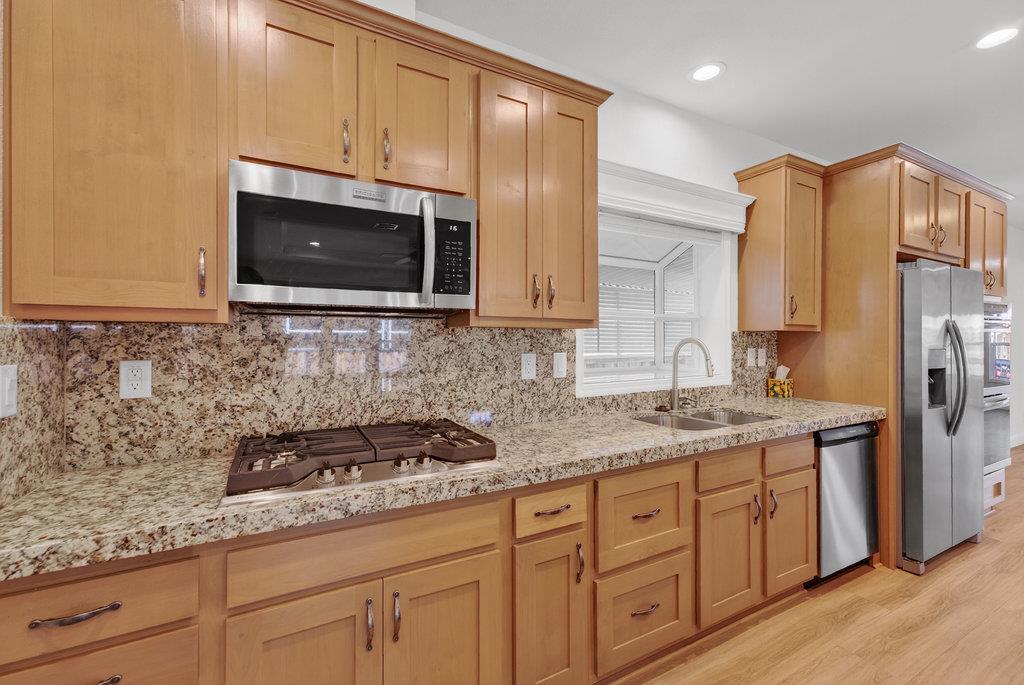 Detail Gallery Image 3 of 28 For 34 Primrose St #34,  Aptos,  CA 95003 - 3 Beds | 2 Baths