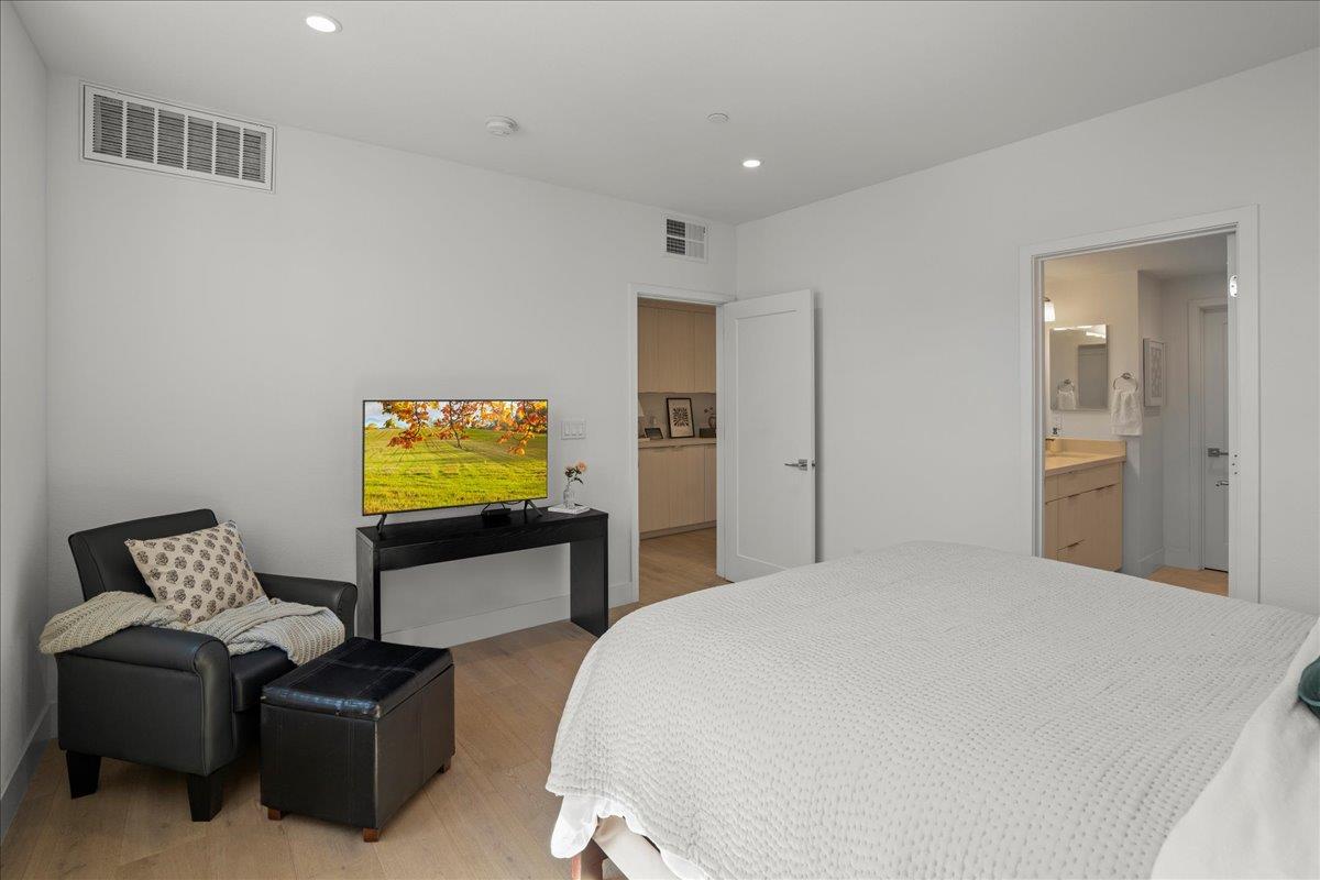 Detail Gallery Image 11 of 26 For 16293 Gellatt Ct, Los Gatos,  CA 95032 - 2 Beds | 2 Baths