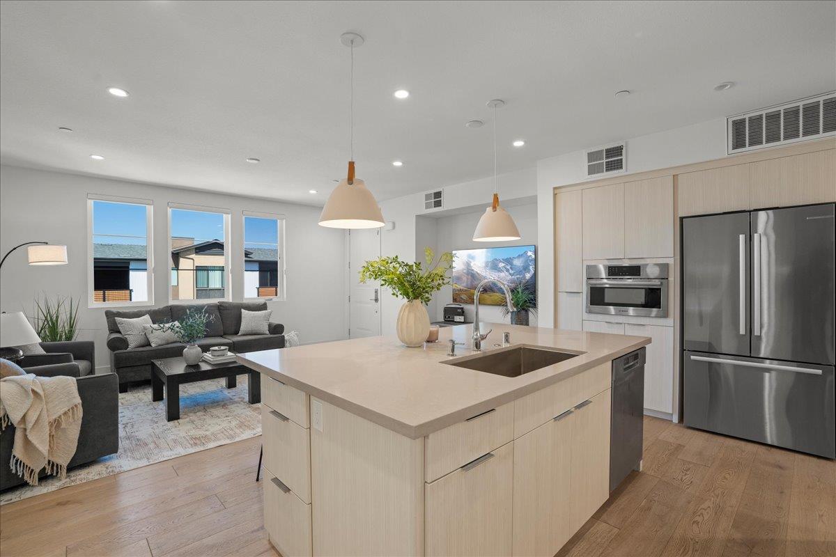 Detail Gallery Image 7 of 26 For 16293 Gellatt Ct, Los Gatos,  CA 95032 - 2 Beds | 2 Baths