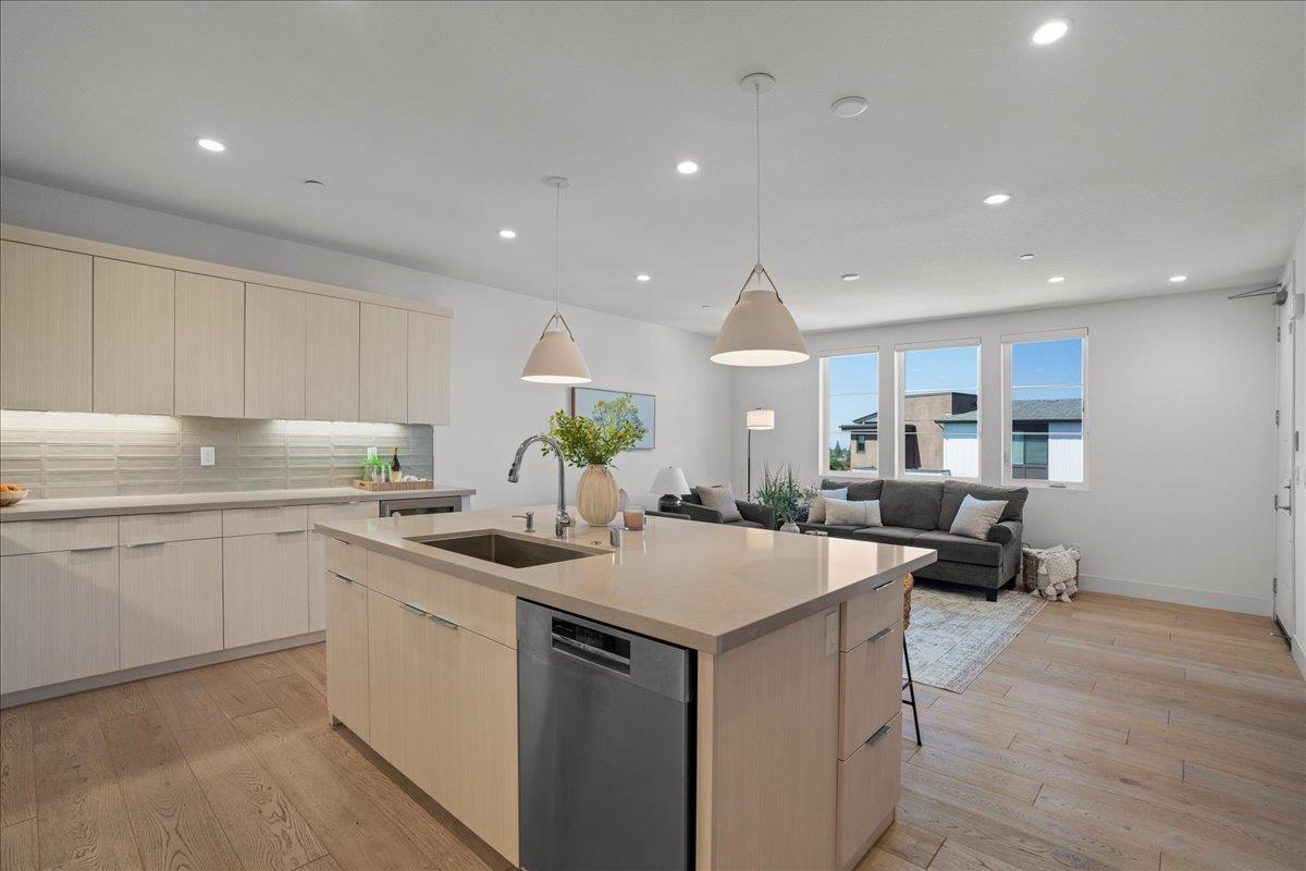 Detail Gallery Image 8 of 26 For 16293 Gellatt Ct, Los Gatos,  CA 95032 - 2 Beds | 2 Baths