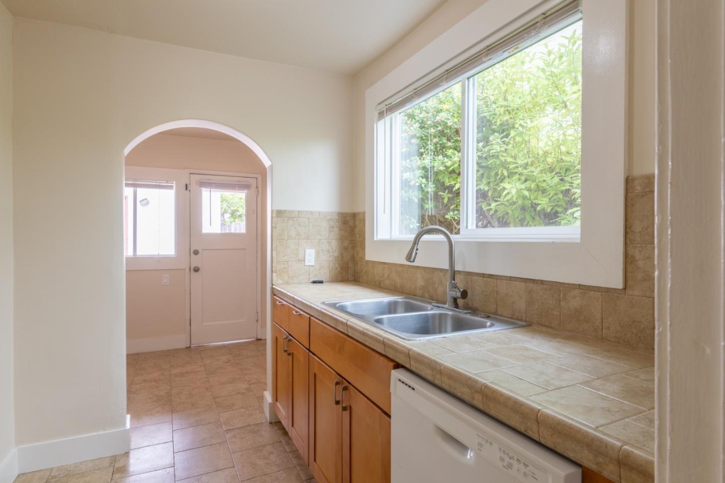 Detail Gallery Image 13 of 38 For 338 Watson St, Monterey,  CA 93940 - – Beds | – Baths