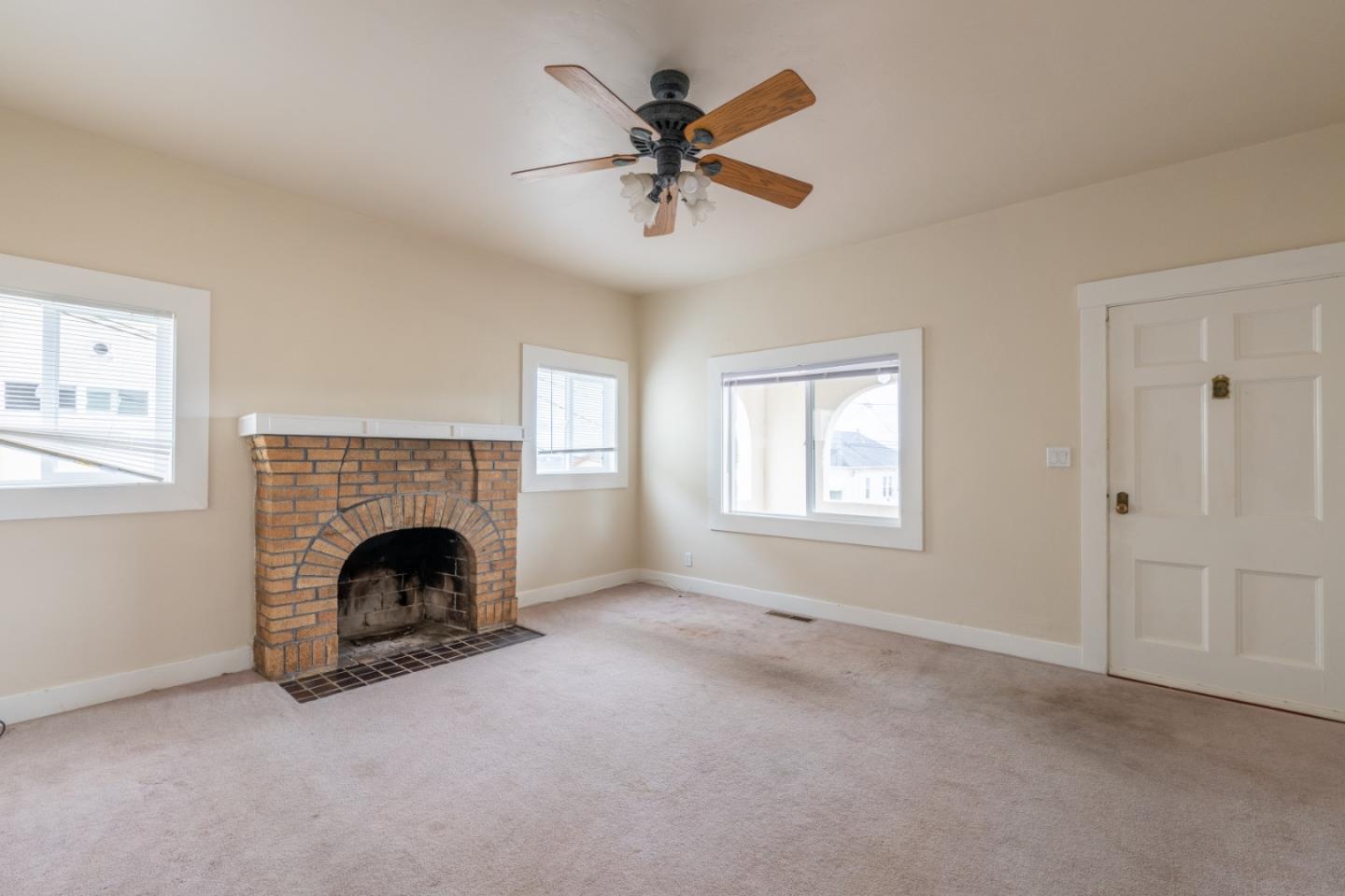 Detail Gallery Image 4 of 38 For 338 Watson St, Monterey,  CA 93940 - – Beds | – Baths