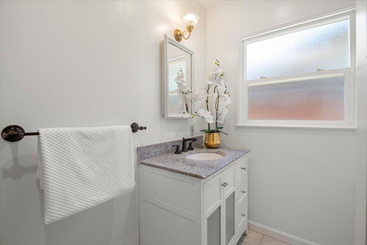 Detail Gallery Image 11 of 17 For 3888 Magnolia Dr, Palo Alto,  CA 94306 - 3 Beds | 2 Baths