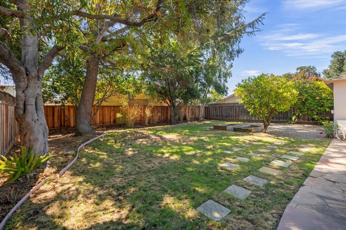 Detail Gallery Image 15 of 17 For 3888 Magnolia Dr, Palo Alto,  CA 94306 - 3 Beds | 2 Baths