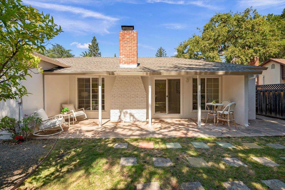 Detail Gallery Image 16 of 17 For 3888 Magnolia Dr, Palo Alto,  CA 94306 - 3 Beds | 2 Baths