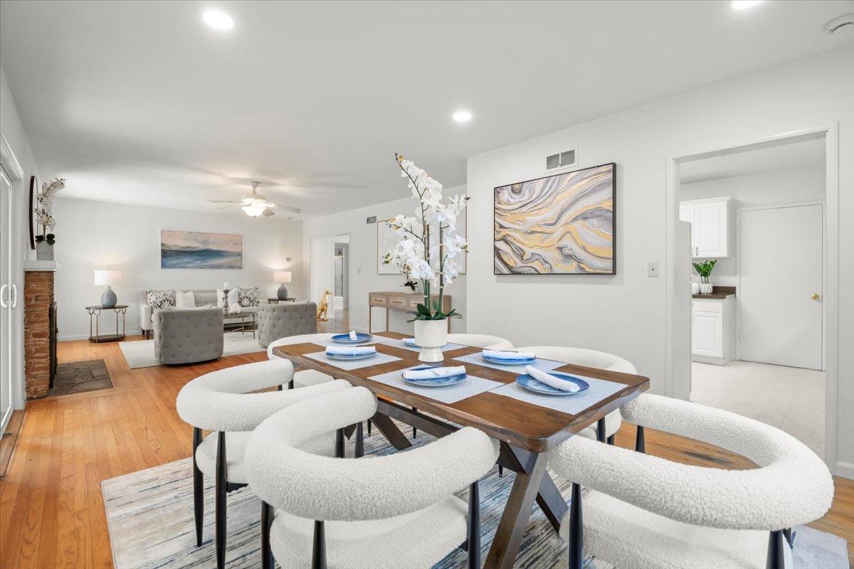 Detail Gallery Image 4 of 17 For 3888 Magnolia Dr, Palo Alto,  CA 94306 - 3 Beds | 2 Baths