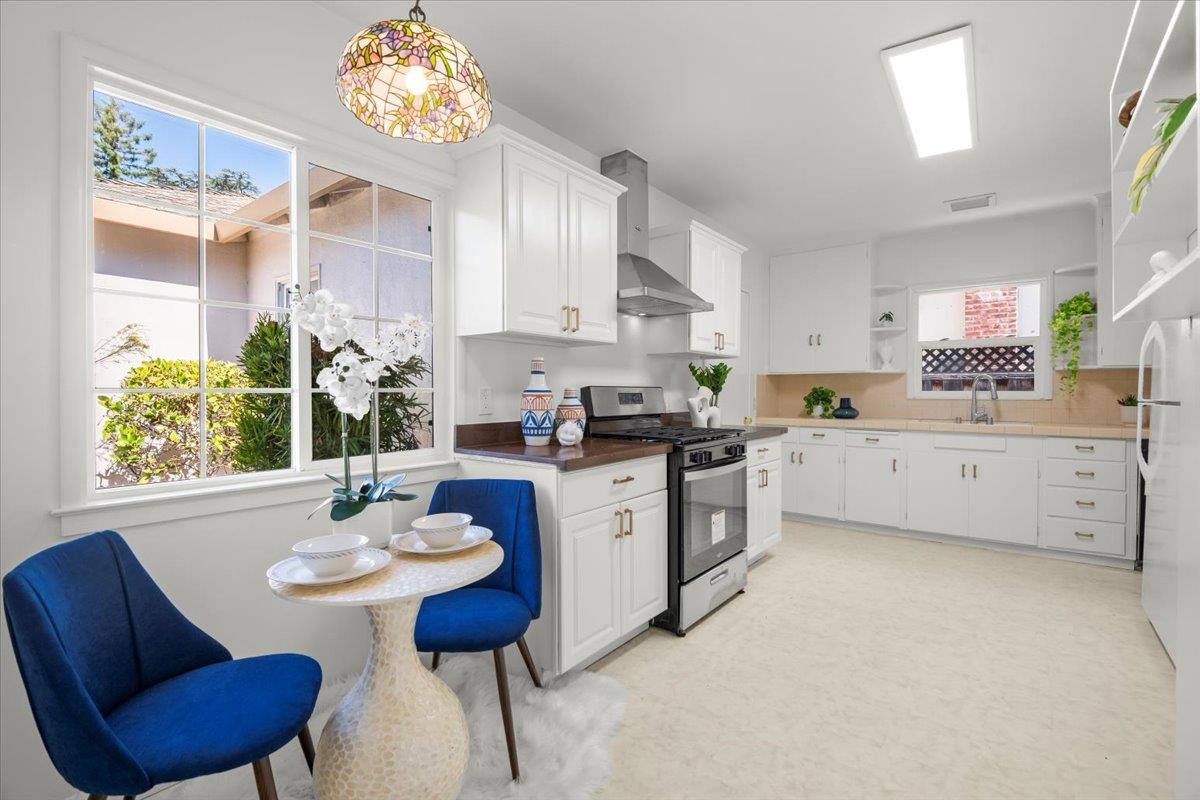 Detail Gallery Image 6 of 17 For 3888 Magnolia Dr, Palo Alto,  CA 94306 - 3 Beds | 2 Baths