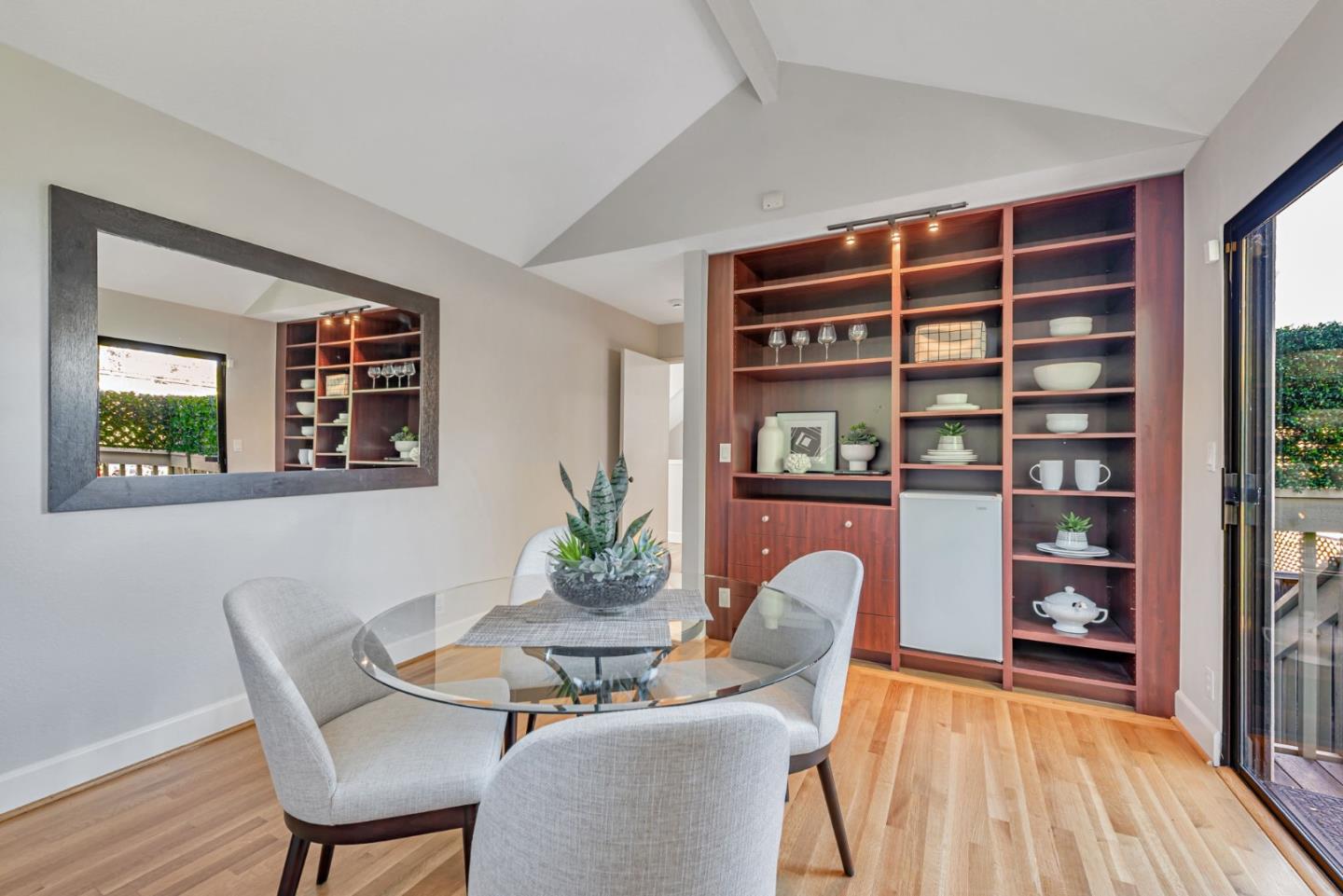 Detail Gallery Image 10 of 24 For 220 Milbrae Ln, Los Gatos,  CA 95032 - 3 Beds | 2 Baths