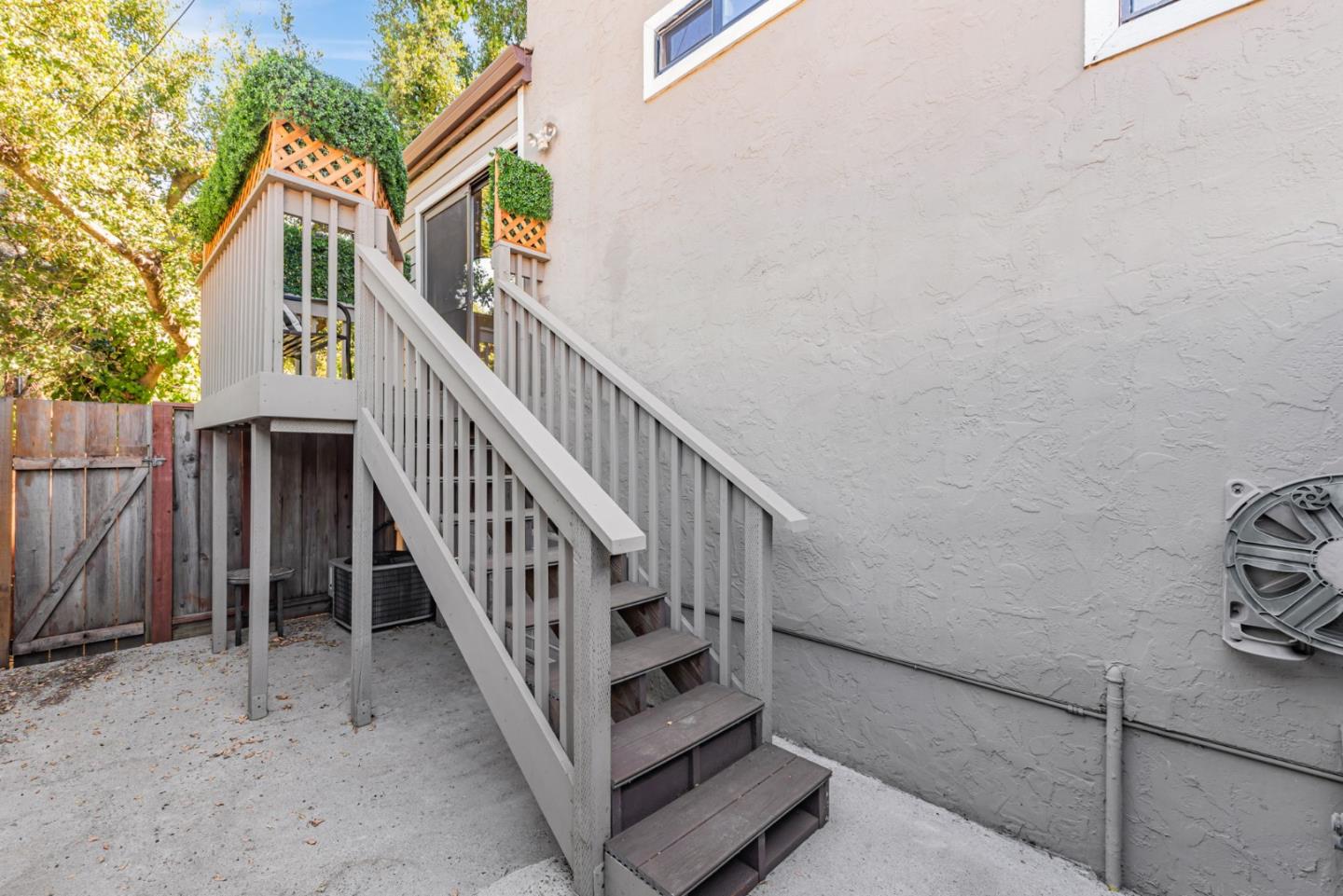 Detail Gallery Image 22 of 24 For 220 Milbrae Ln, Los Gatos,  CA 95032 - 3 Beds | 2 Baths