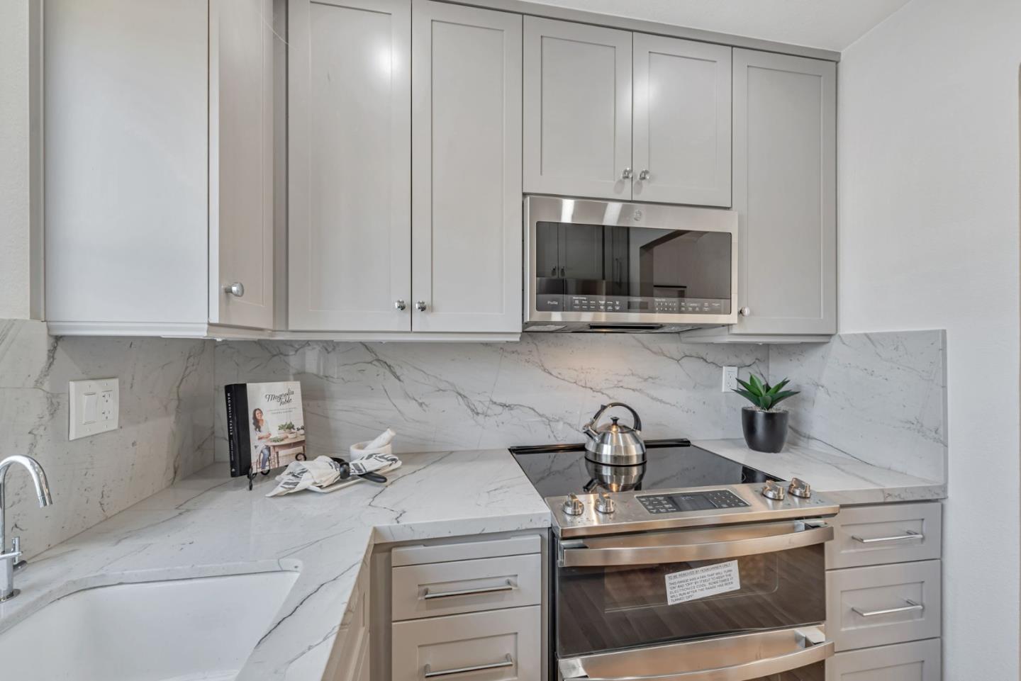 Detail Gallery Image 7 of 24 For 220 Milbrae Ln, Los Gatos,  CA 95032 - 3 Beds | 2 Baths