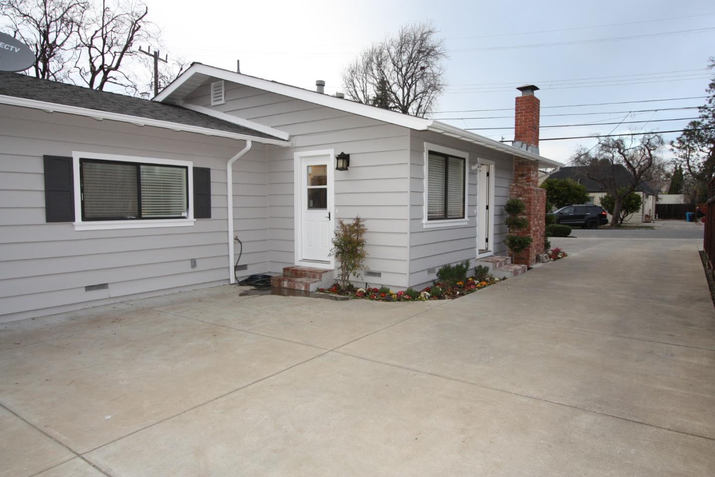 Detail Gallery Image 3 of 14 For 725 Laurel Ave, Burlingame,  CA 94010 - 3 Beds | 2 Baths