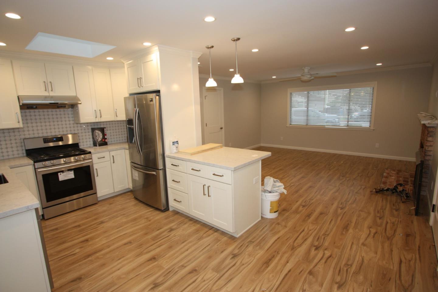 Detail Gallery Image 5 of 14 For 725 Laurel Ave, Burlingame,  CA 94010 - 3 Beds | 2 Baths