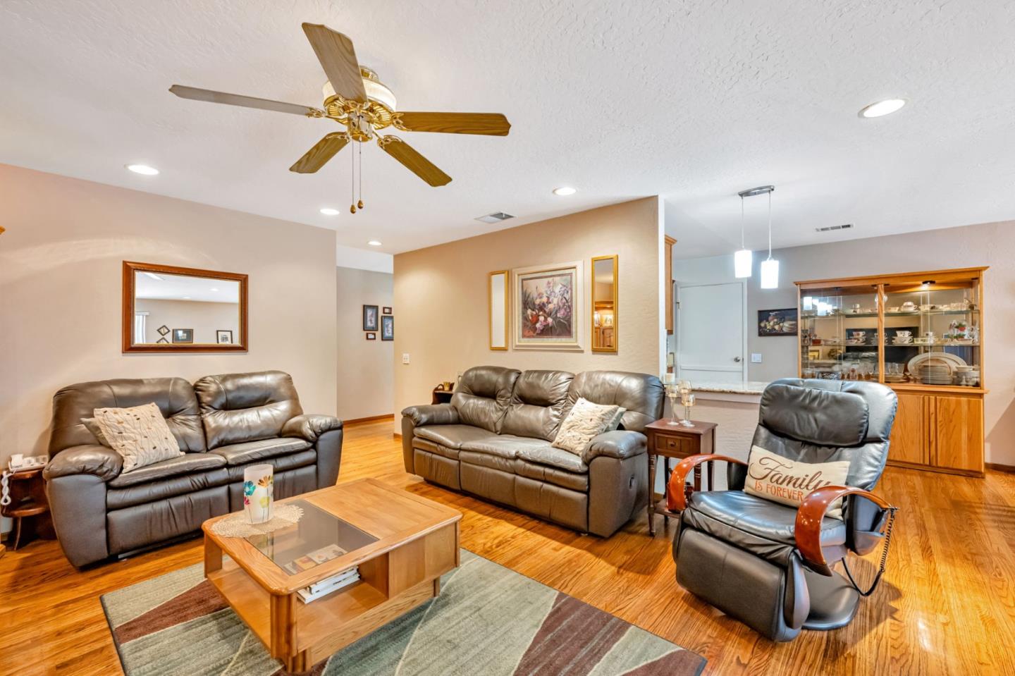 Detail Gallery Image 10 of 30 For 2941 Fleetwood Dr, San Bruno,  CA 94066 - 3 Beds | 2 Baths