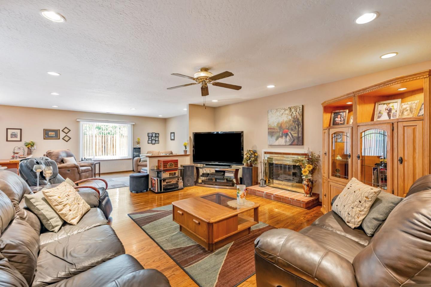 Detail Gallery Image 12 of 30 For 2941 Fleetwood Dr, San Bruno,  CA 94066 - 3 Beds | 2 Baths