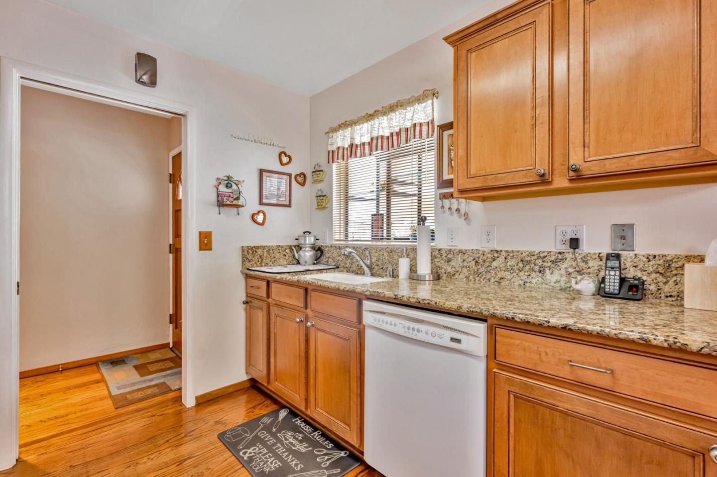 Detail Gallery Image 14 of 30 For 2941 Fleetwood Dr, San Bruno,  CA 94066 - 3 Beds | 2 Baths