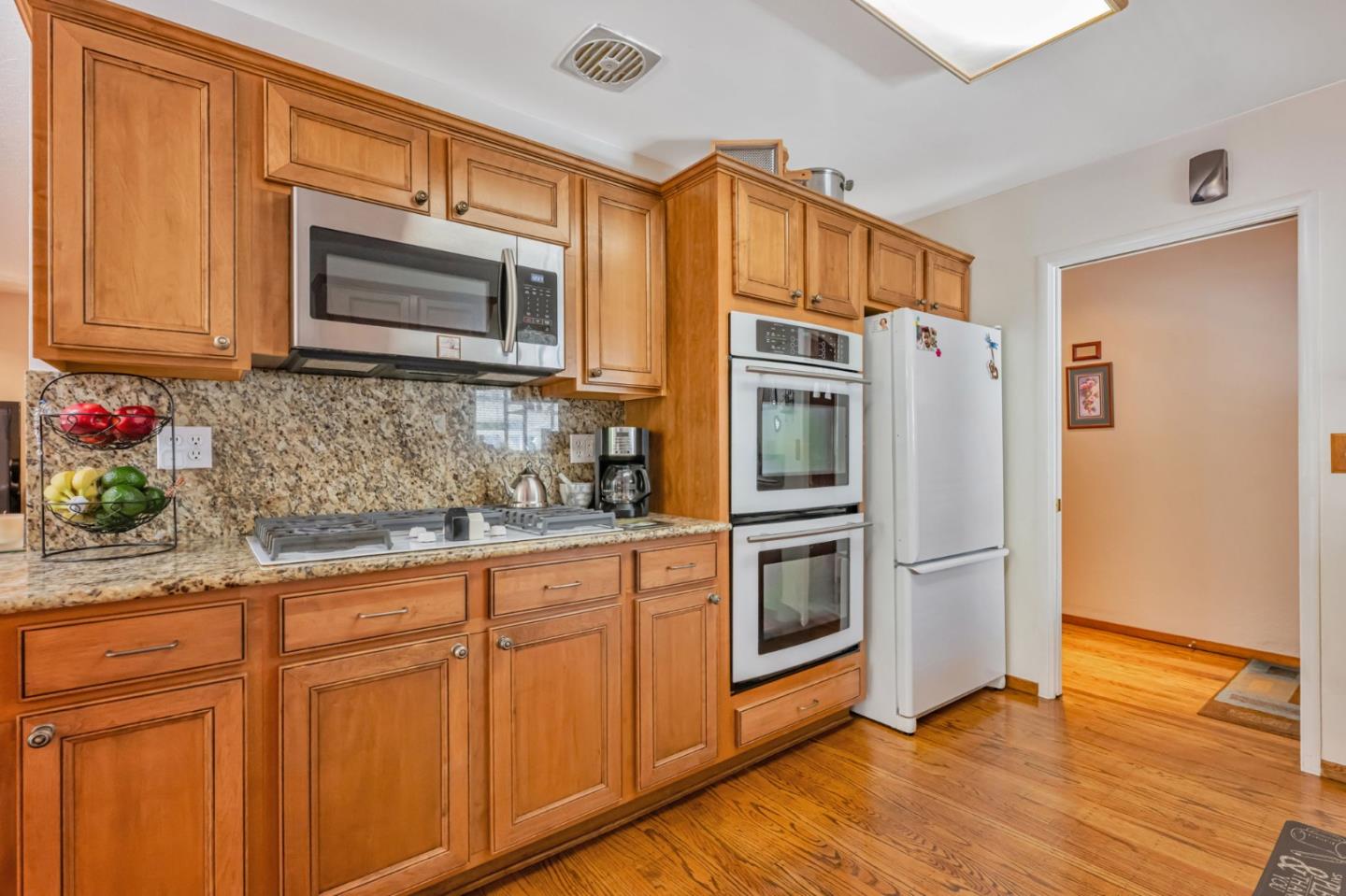 Detail Gallery Image 15 of 30 For 2941 Fleetwood Dr, San Bruno,  CA 94066 - 3 Beds | 2 Baths