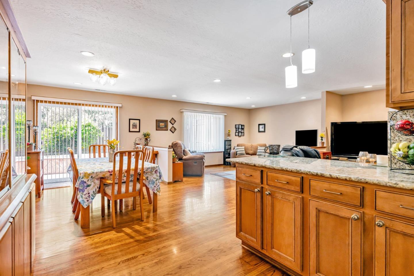 Detail Gallery Image 17 of 30 For 2941 Fleetwood Dr, San Bruno,  CA 94066 - 3 Beds | 2 Baths