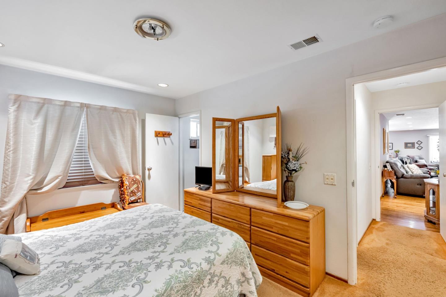 Detail Gallery Image 23 of 30 For 2941 Fleetwood Dr, San Bruno,  CA 94066 - 3 Beds | 2 Baths