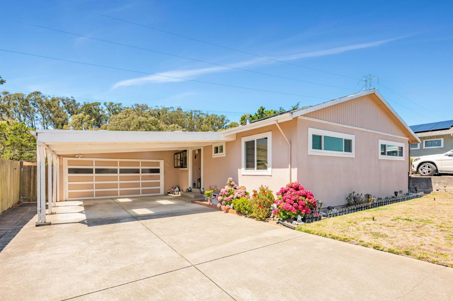 Detail Gallery Image 3 of 30 For 2941 Fleetwood Dr, San Bruno,  CA 94066 - 3 Beds | 2 Baths