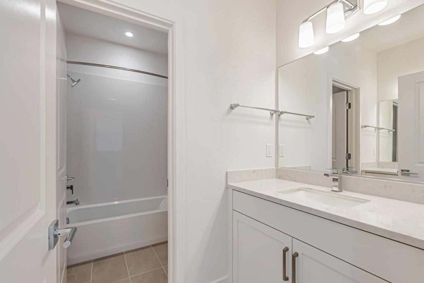 Detail Gallery Image 17 of 18 For 178 Oak Cir, Walnut Creek,  CA 94597 - 4 Beds | 3/1 Baths