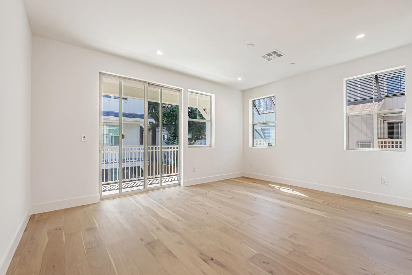 Detail Gallery Image 8 of 18 For 178 Oak Cir, Walnut Creek,  CA 94597 - 4 Beds | 3/1 Baths