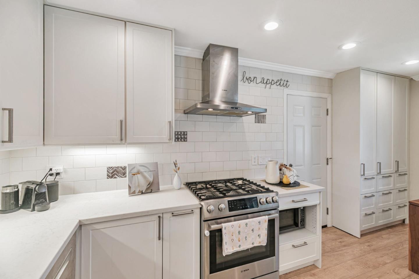 Detail Gallery Image 12 of 30 For 1715 Hogar Dr, San Jose,  CA 95124 - 3 Beds | 2 Baths