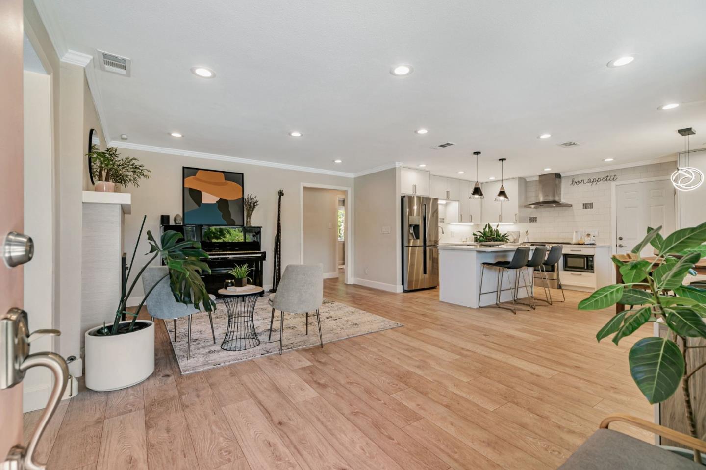 Detail Gallery Image 4 of 30 For 1715 Hogar Dr, San Jose,  CA 95124 - 3 Beds | 2 Baths