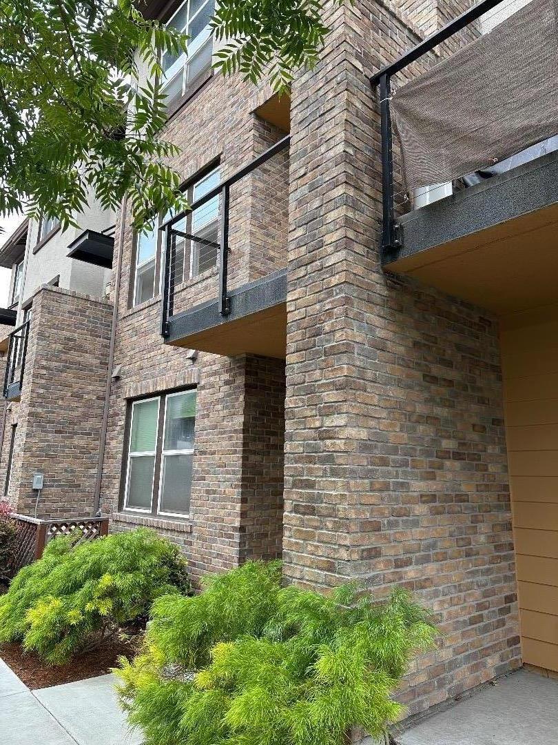 Detail Gallery Image 2 of 3 For 542 Santa Maria Ter #3,  Sunnyvale,  CA 94085 - 3 Beds | 3/1 Baths