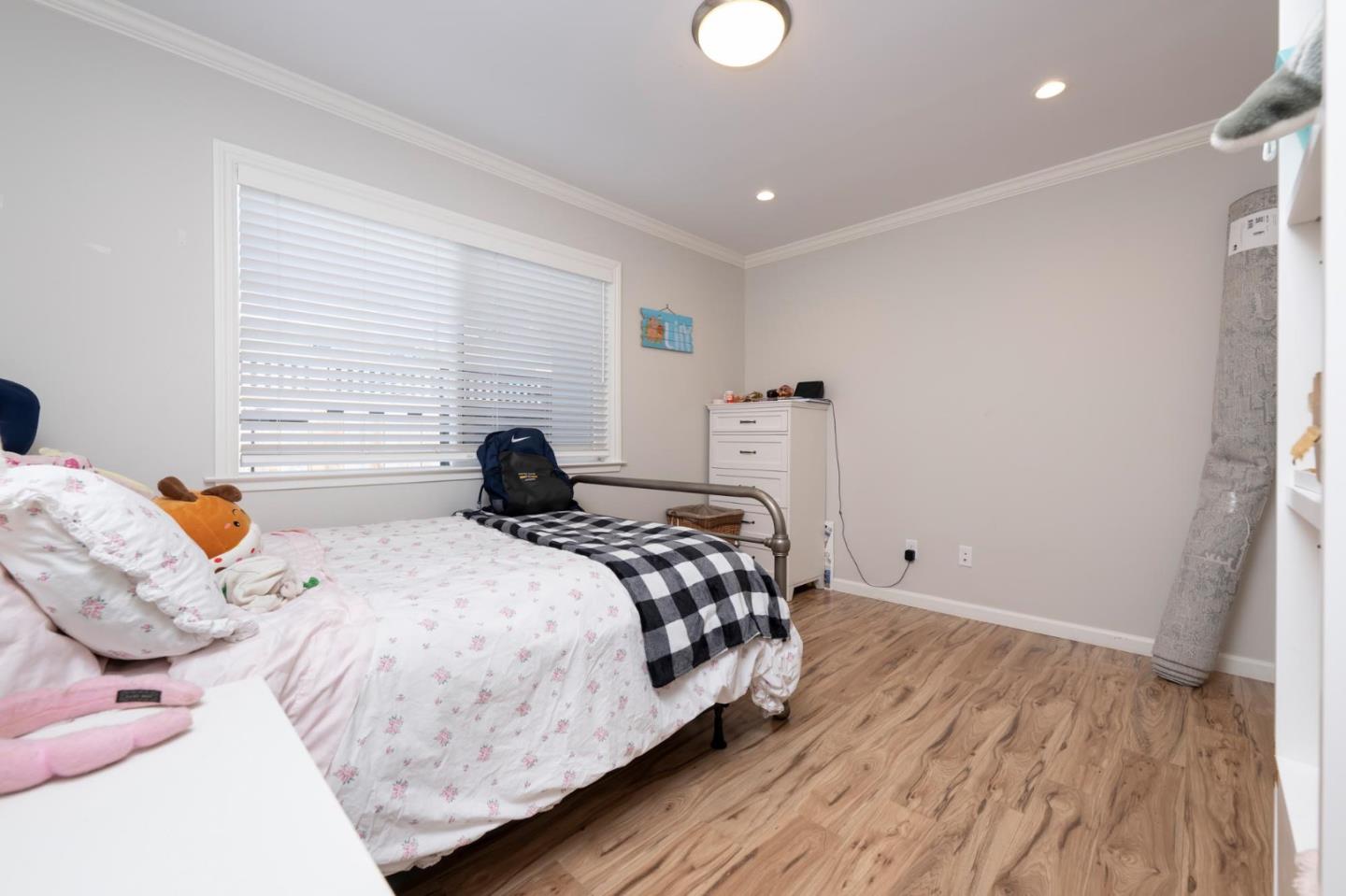 Detail Gallery Image 10 of 13 For 725 Laurel Ave a,  Burlingame,  CA 94010 - 3 Beds | 2 Baths