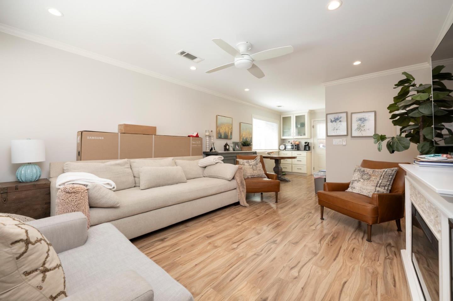 Detail Gallery Image 2 of 13 For 725 Laurel Ave a,  Burlingame,  CA 94010 - 3 Beds | 2 Baths