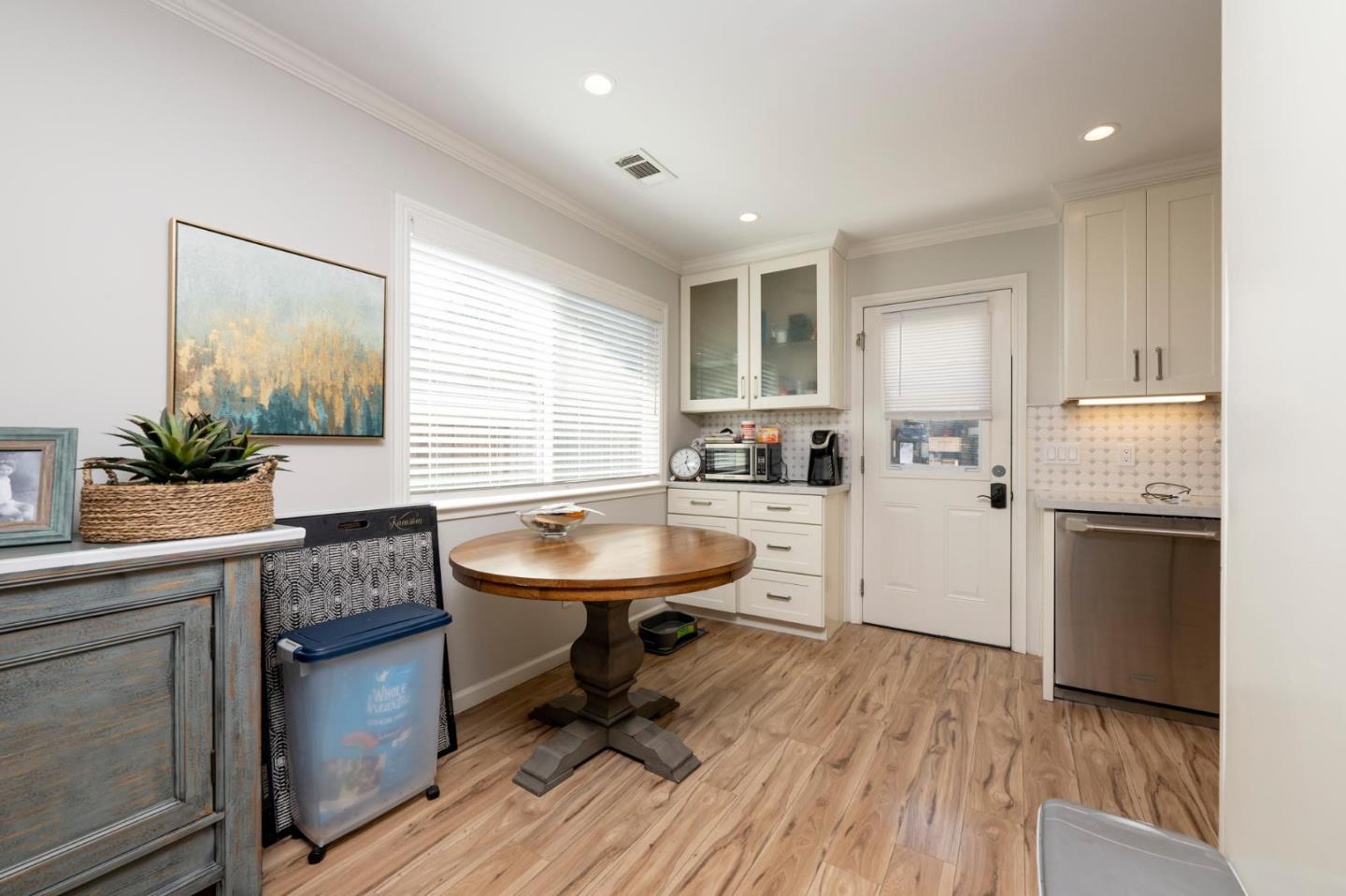 Detail Gallery Image 5 of 13 For 725 Laurel Ave a,  Burlingame,  CA 94010 - 3 Beds | 2 Baths