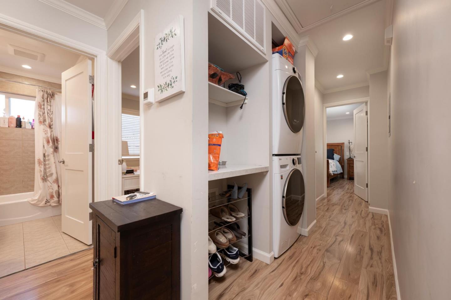 Detail Gallery Image 6 of 13 For 725 Laurel Ave a,  Burlingame,  CA 94010 - 3 Beds | 2 Baths