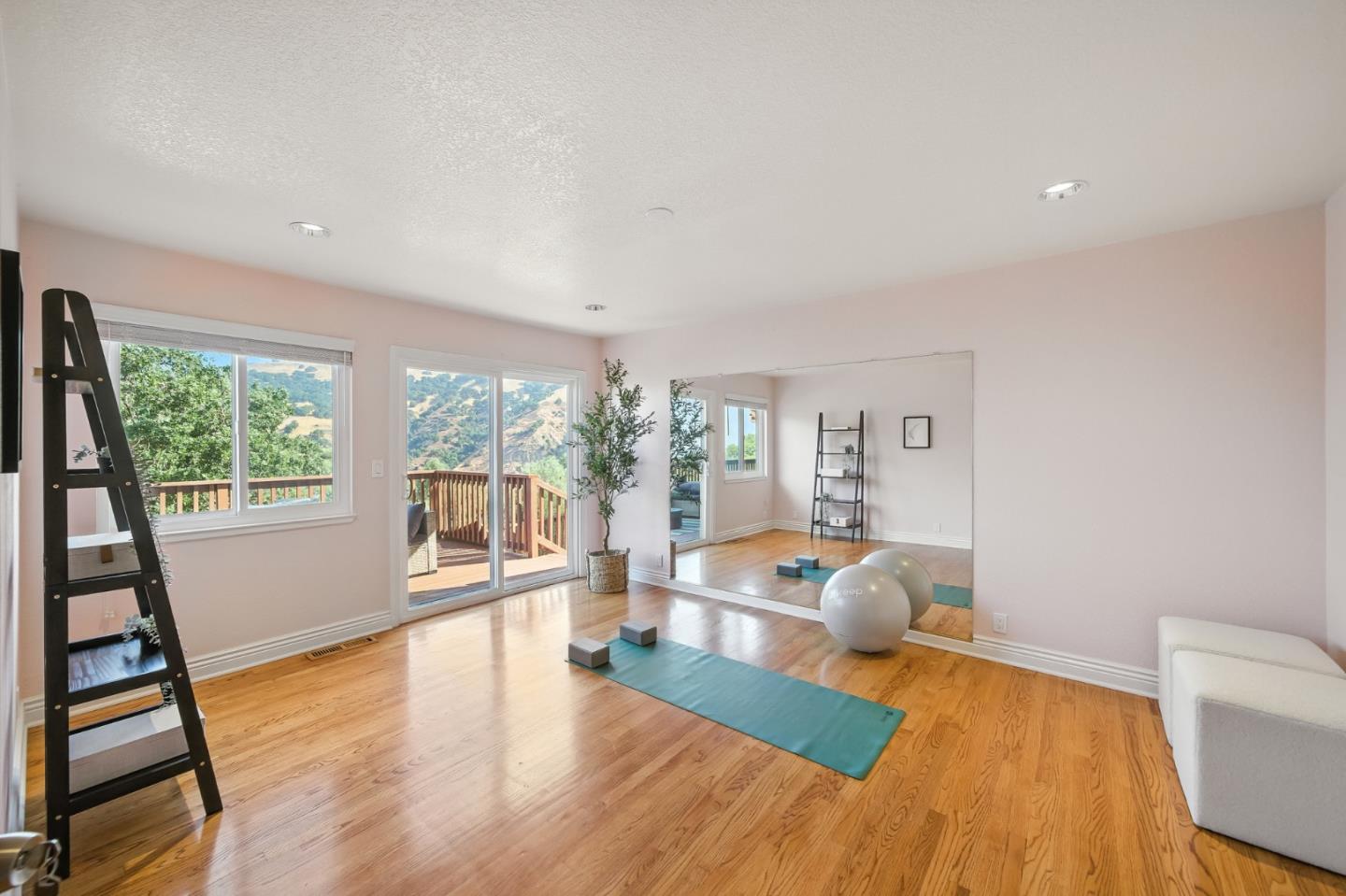 Detail Gallery Image 42 of 68 For 15610 Oakridge, Morgan Hill,  CA 95037 - 5 Beds | 3 Baths