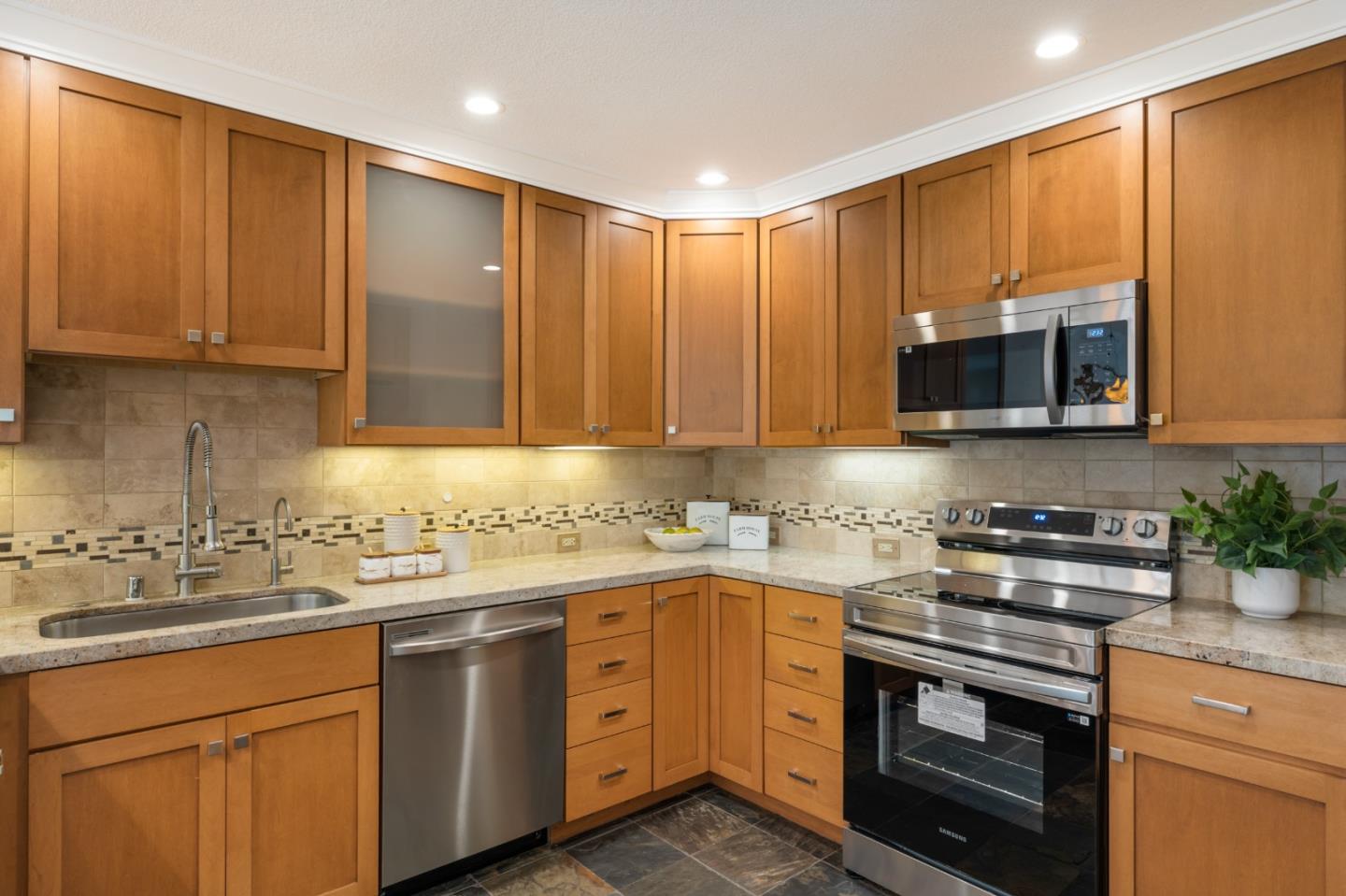 Detail Gallery Image 13 of 27 For 15 Calypso Ln, San Carlos,  CA 94070 - 3 Beds | 2/1 Baths