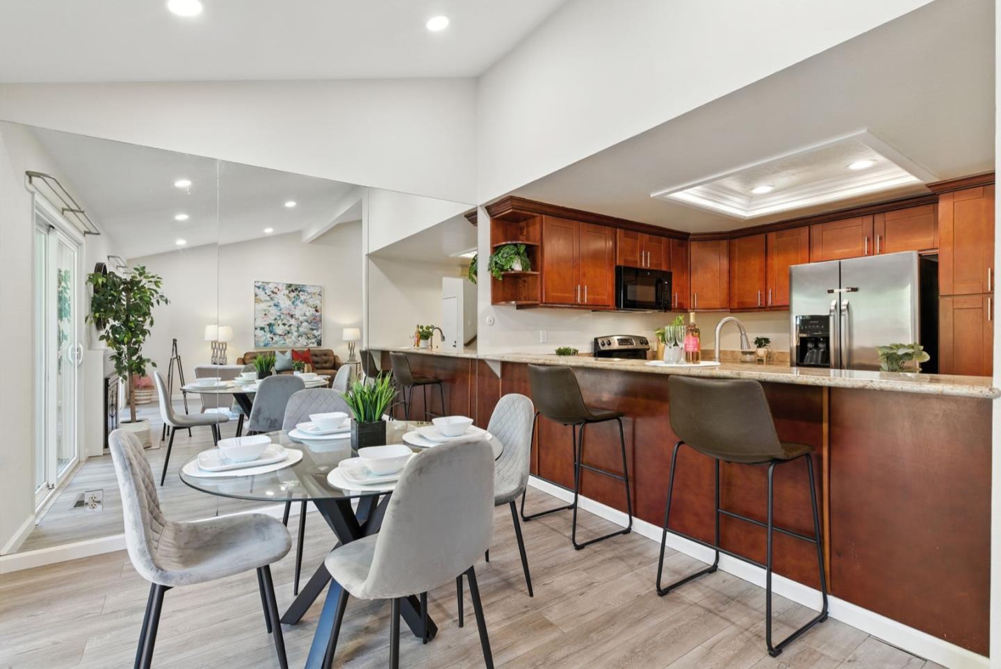 Detail Gallery Image 13 of 43 For 20173 Northcrest Sq, Cupertino,  CA 95014 - 2 Beds | 2 Baths