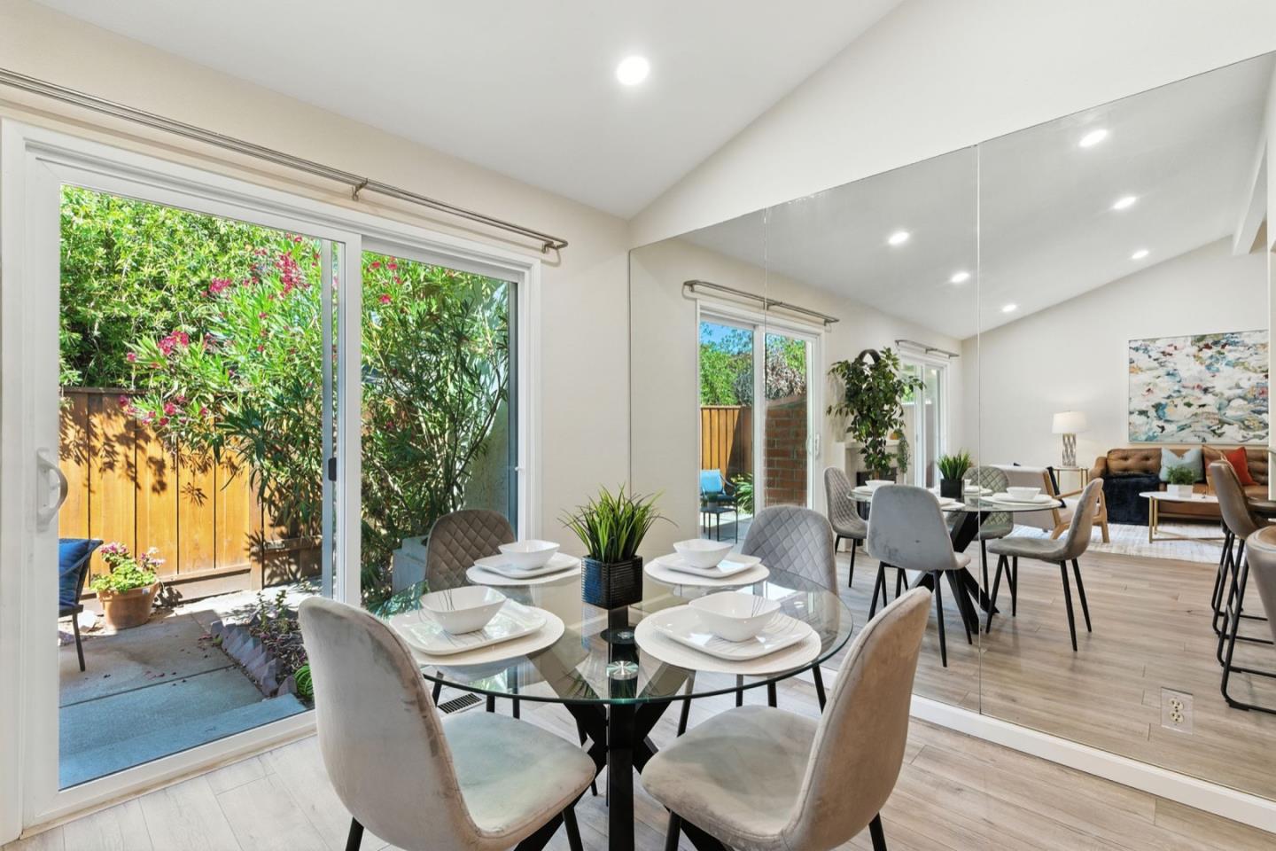 Detail Gallery Image 15 of 43 For 20173 Northcrest Sq, Cupertino,  CA 95014 - 2 Beds | 2 Baths