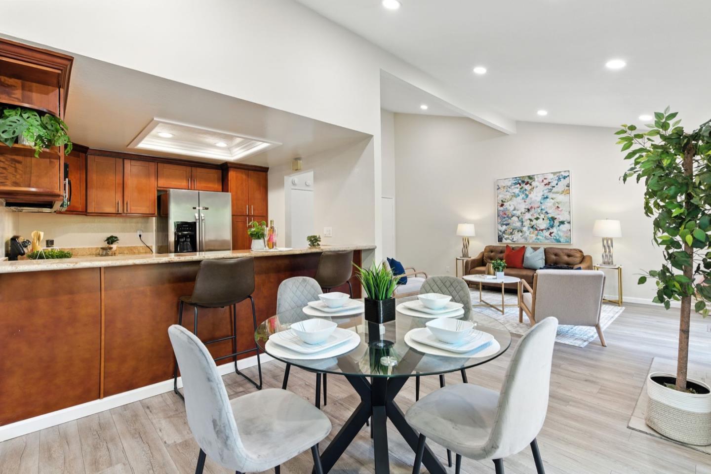 Detail Gallery Image 16 of 43 For 20173 Northcrest Sq, Cupertino,  CA 95014 - 2 Beds | 2 Baths