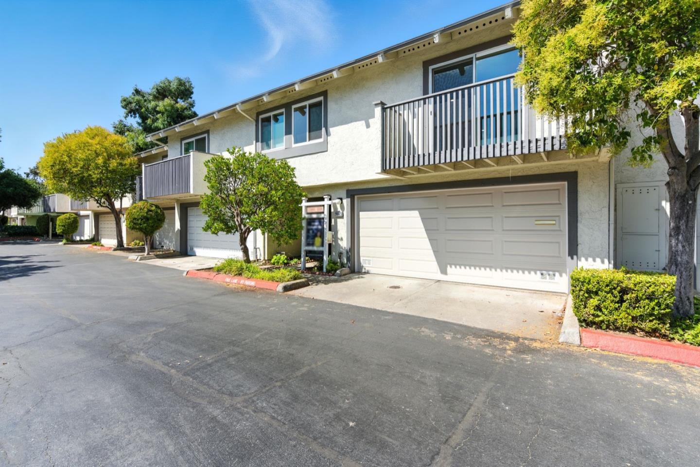 Detail Gallery Image 2 of 43 For 20173 Northcrest Sq, Cupertino,  CA 95014 - 2 Beds | 2 Baths