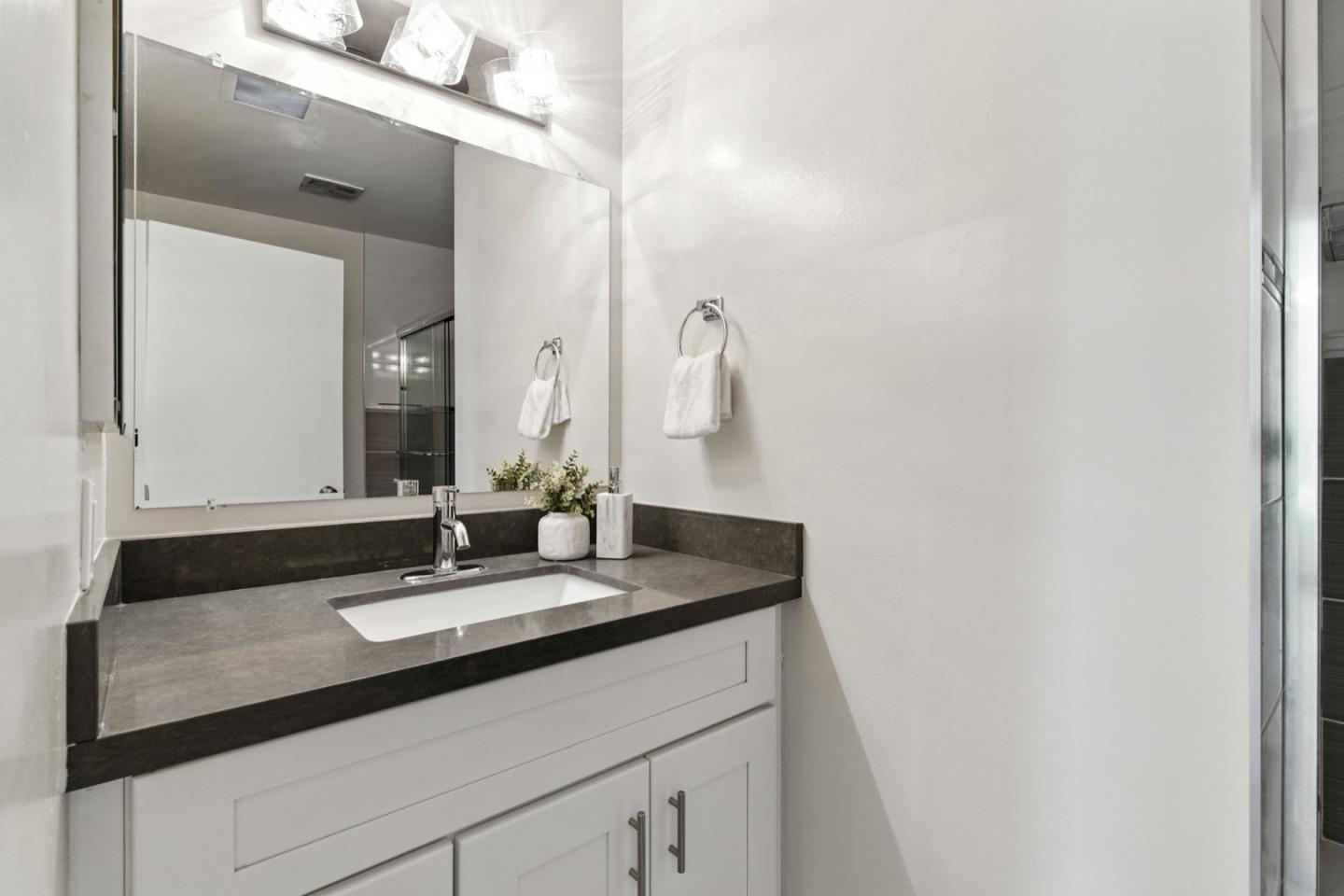 Detail Gallery Image 22 of 43 For 20173 Northcrest Sq, Cupertino,  CA 95014 - 2 Beds | 2 Baths