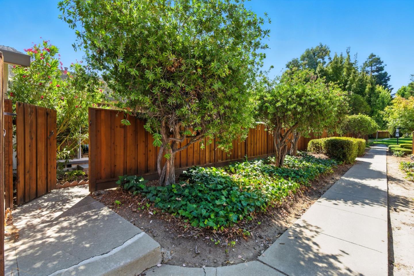Detail Gallery Image 33 of 43 For 20173 Northcrest Sq, Cupertino,  CA 95014 - 2 Beds | 2 Baths