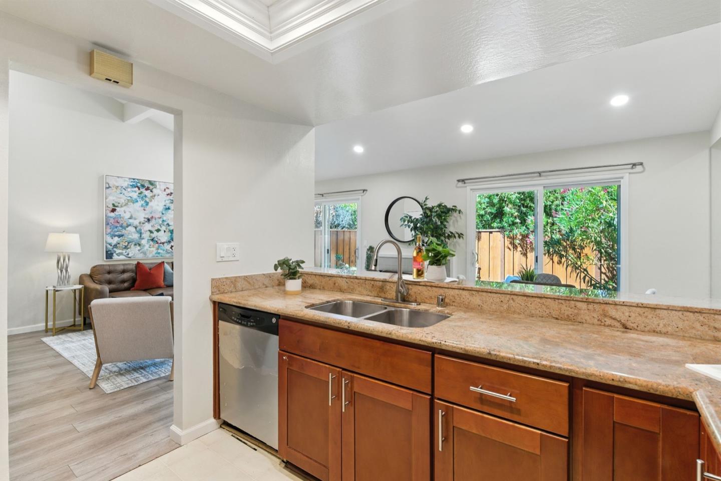 Detail Gallery Image 9 of 43 For 20173 Northcrest Sq, Cupertino,  CA 95014 - 2 Beds | 2 Baths