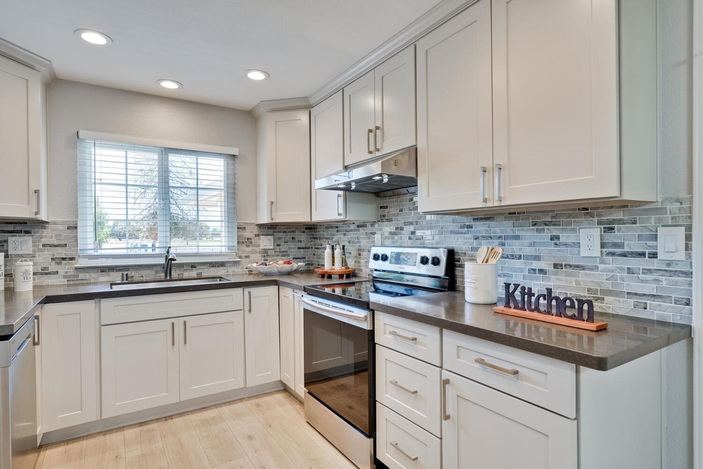 Detail Gallery Image 7 of 24 For 1607 Kennedy Dr, Milpitas,  CA 95035 - 4 Beds | 2 Baths