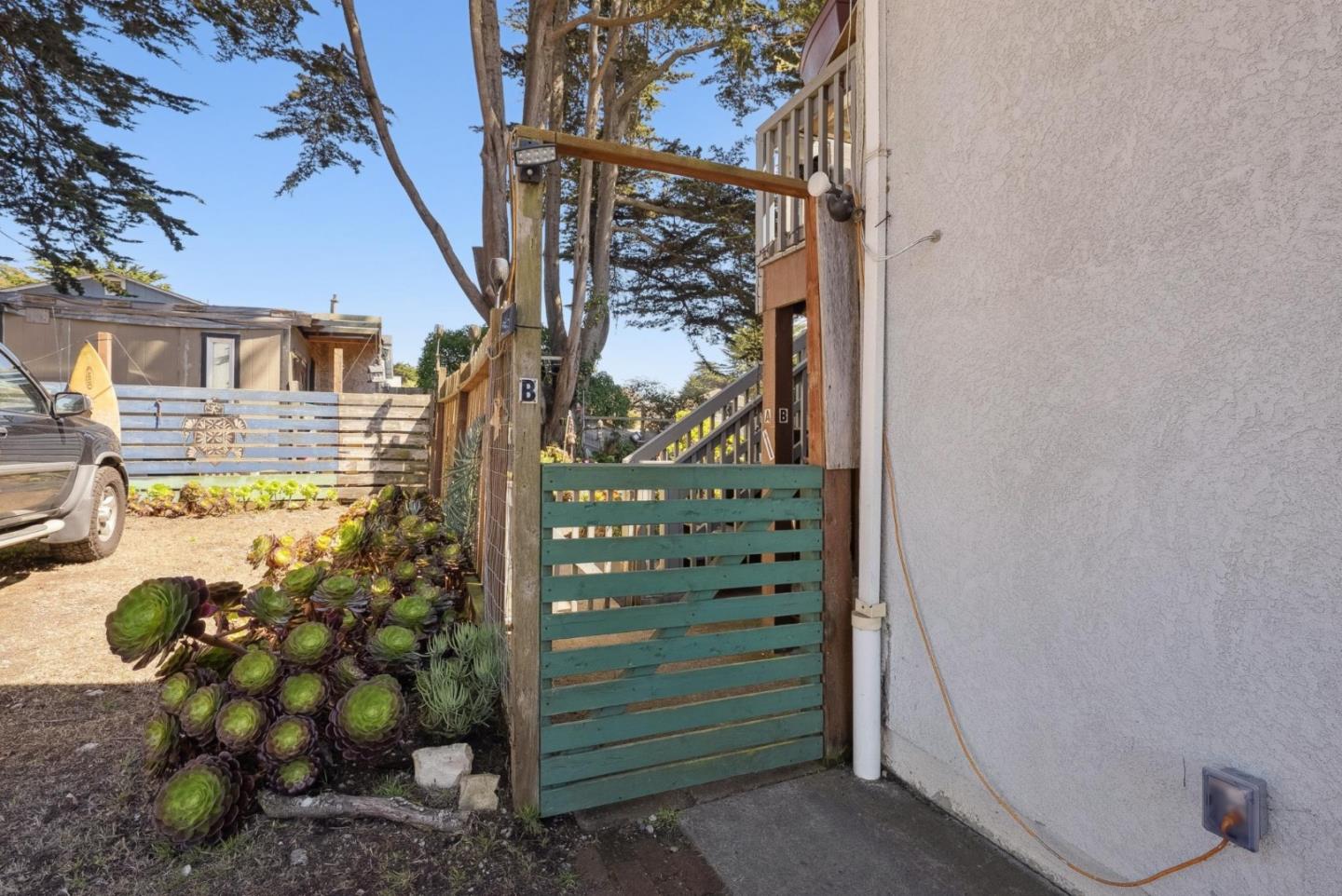 Detail Gallery Image 2 of 14 For 502 Vermont Ave #B,  Moss Beach,  CA 94038 - 2 Beds | 2 Baths