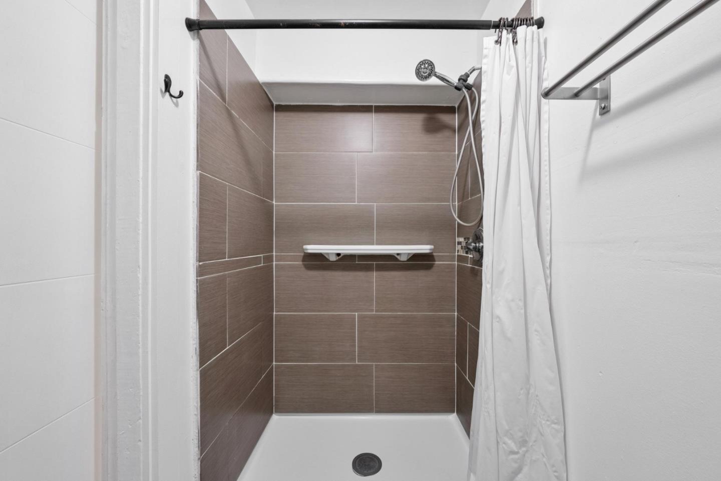 Detail Gallery Image 6 of 14 For 502 Vermont Ave #B,  Moss Beach,  CA 94038 - 2 Beds | 2 Baths