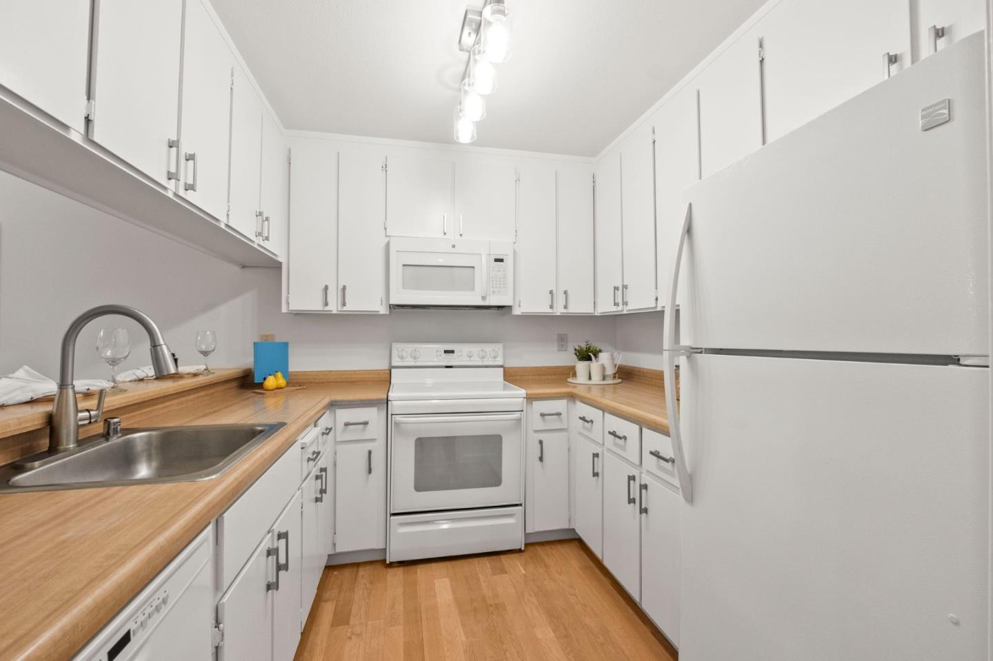 Detail Gallery Image 11 of 37 For 903 Apricot Ave #C,  Campbell,  CA 95008 - 2 Beds | 2 Baths