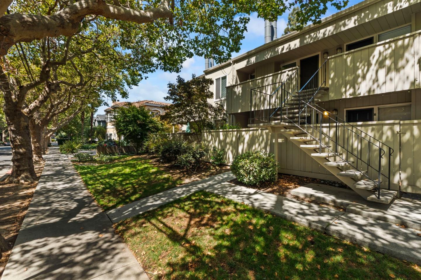 Detail Gallery Image 2 of 37 For 903 Apricot Ave #C,  Campbell,  CA 95008 - 2 Beds | 2 Baths